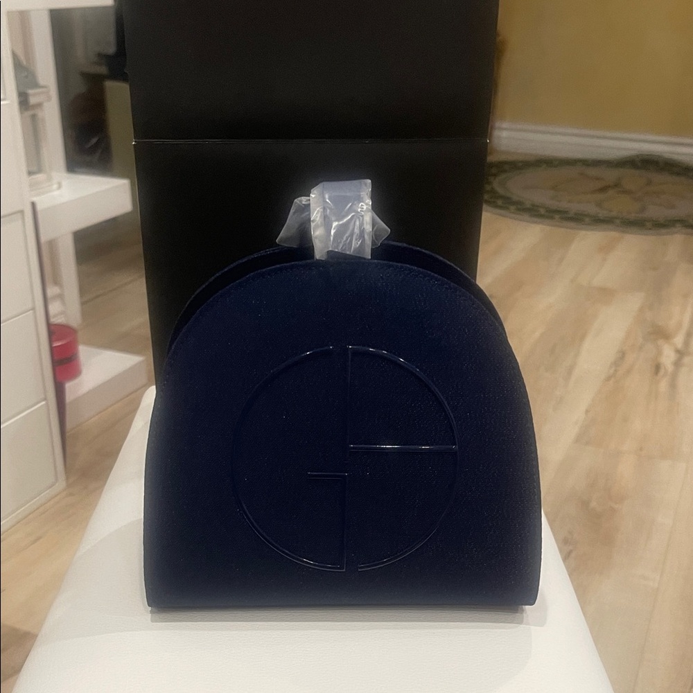 New in box Giorgio Armani beauty pouch⭐️⭐️⭐️⭐️⭐️⭐️